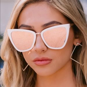 Quay Reina Cat Eye Sunglasses In Pearl Rose Lenses